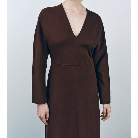 Zara Elegant Burgundy V-Neck Dress - Picture 3 of 13